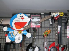 800px-Doraemon_Guitar.jpg