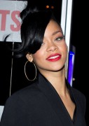 Rihanna_2012_Cropped.jpg