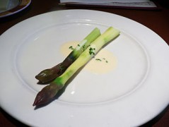 330px-Purple_asparagus_in_Beurre_blanc_sauce.jpg