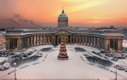View_to_Kazan_Cathedral_by_Ivan_Smelov.jpg