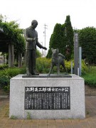 Statue_of_Hachiko_and_its_master.jpg